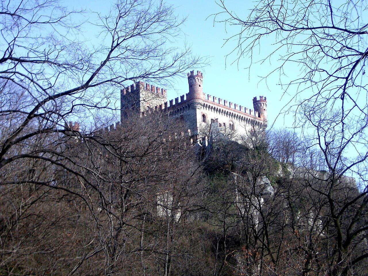 Montalto Dora Castle — Italy castle