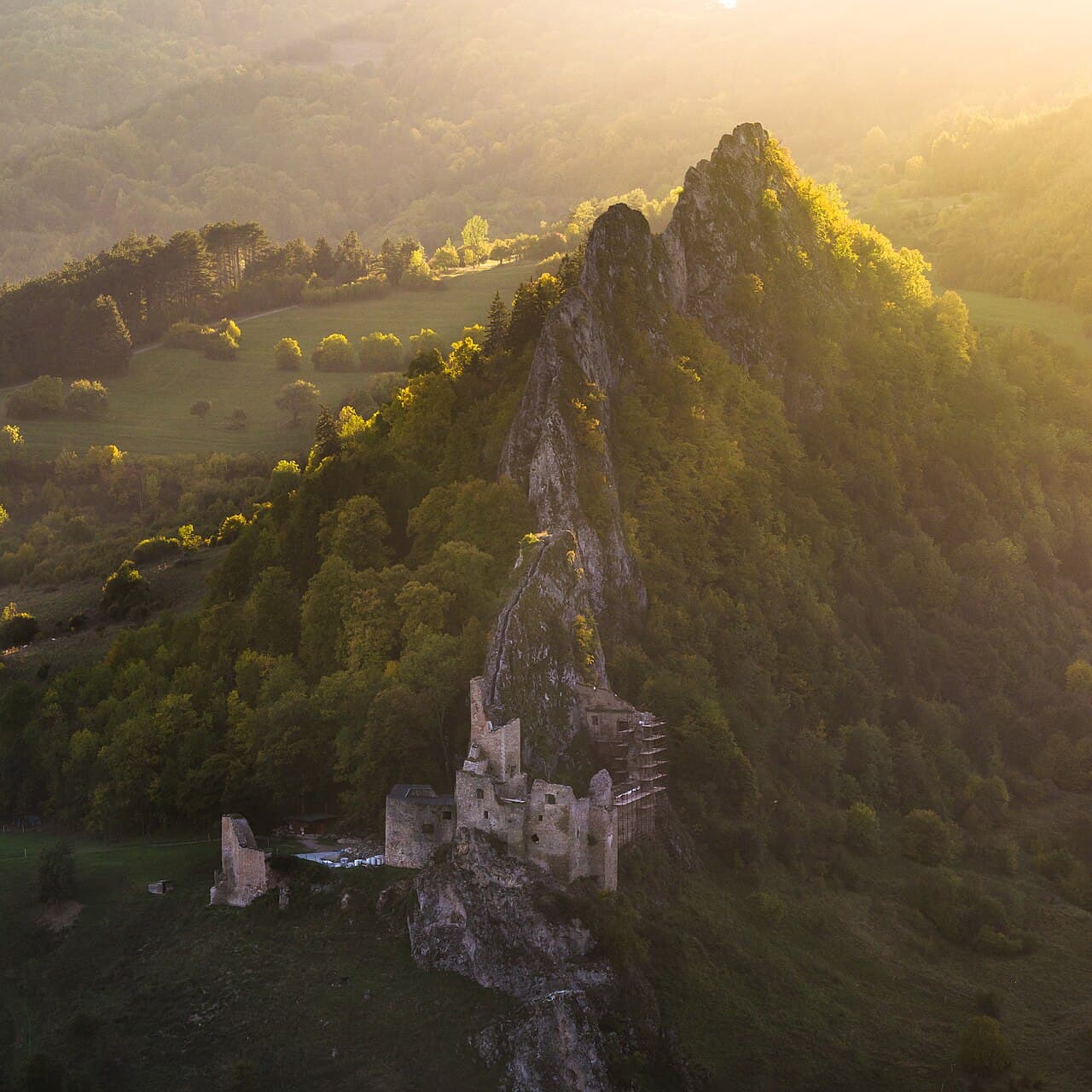 Lednica Castle Ruins — Slovakia castle
