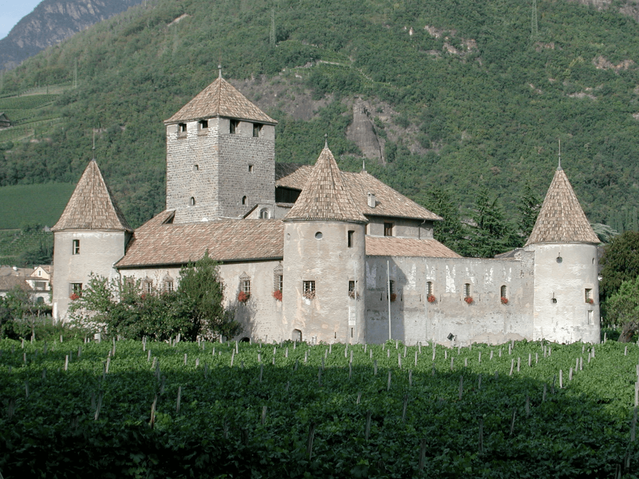 Maretsch Castle — Italy castle