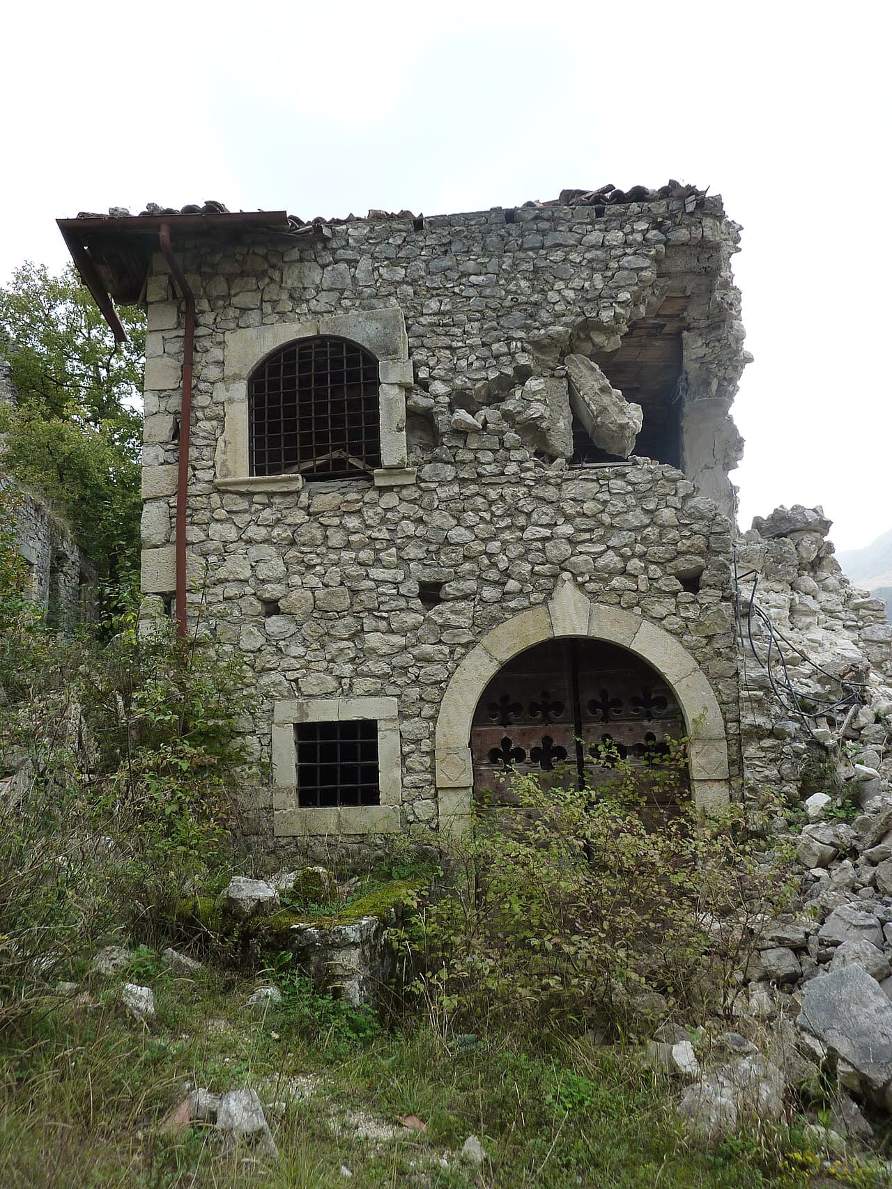 Castle of Ocre — Italy castle