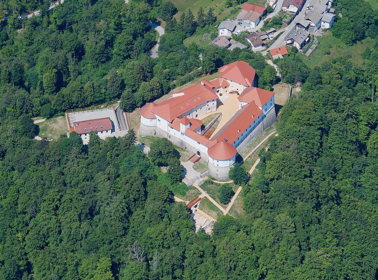 Turjak Castle — Slovenia castle
