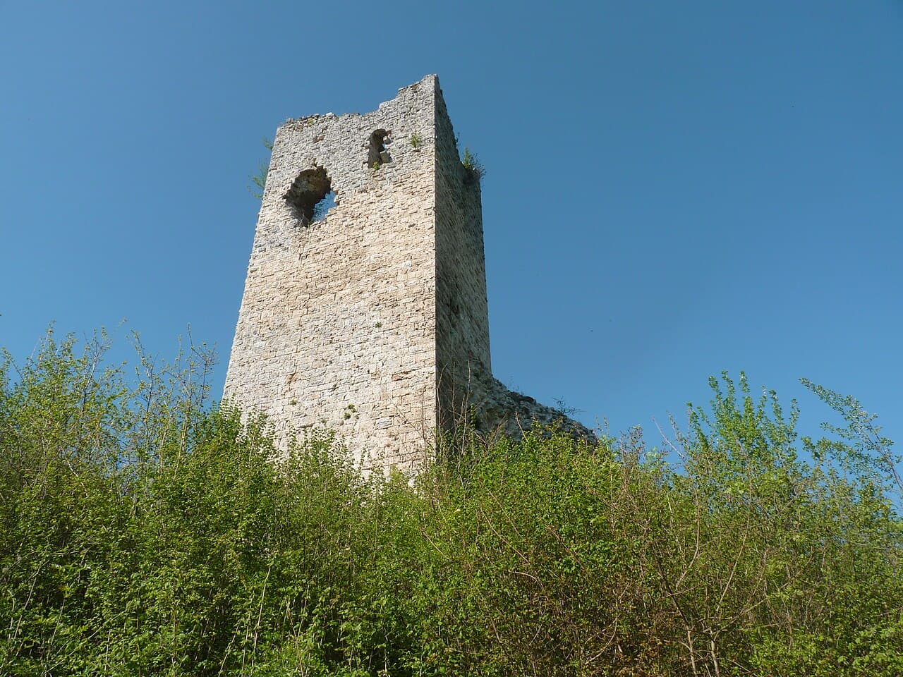 Château de Clermont (Isère) — France castle
