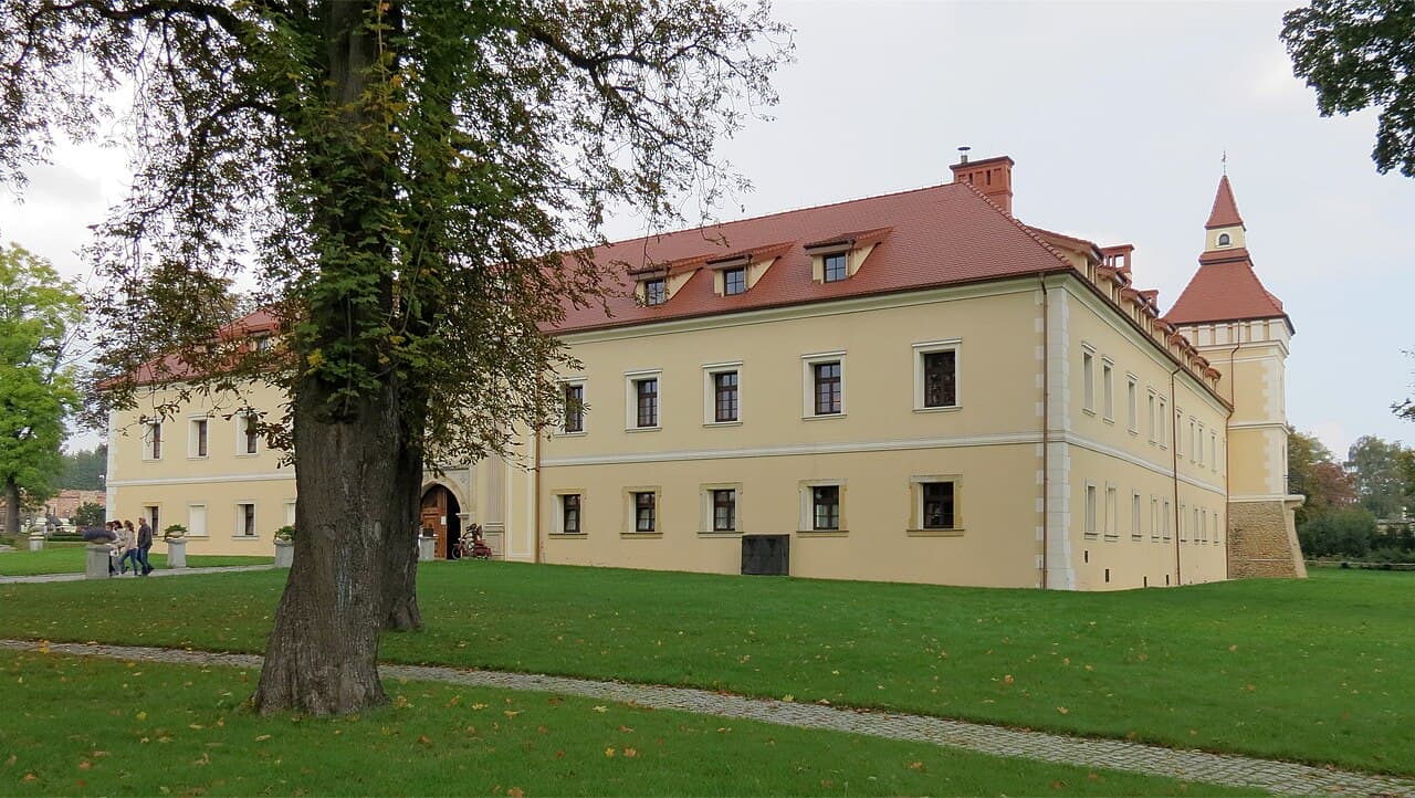 Tarnowice Stare — Poland castle