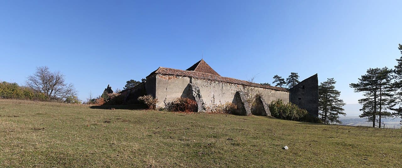 Fortified church in Ungra — Romania castle