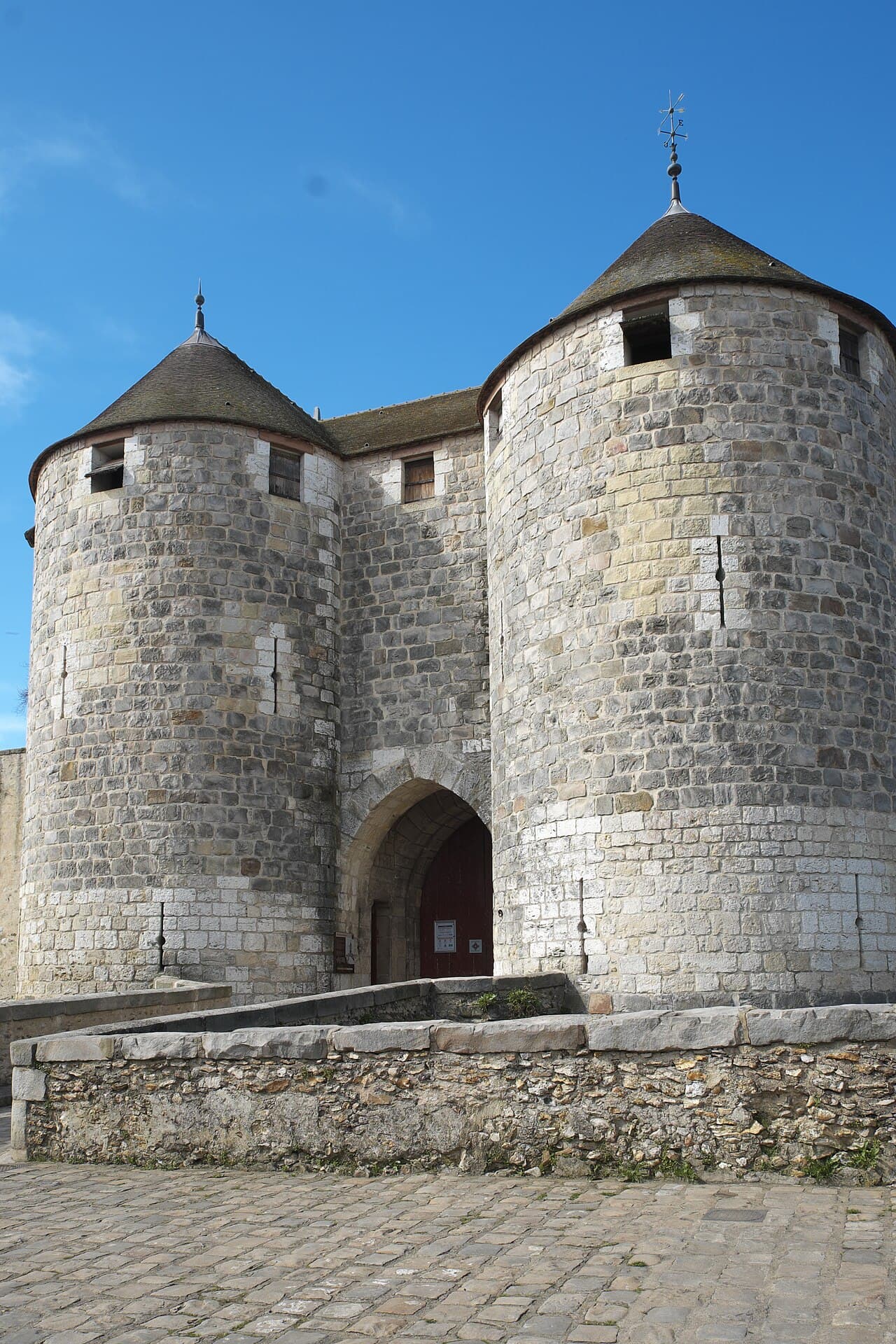 Château de Dourdan — France castle
