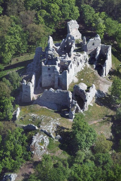 Hrusov Castle Ruins — Slovakia castle