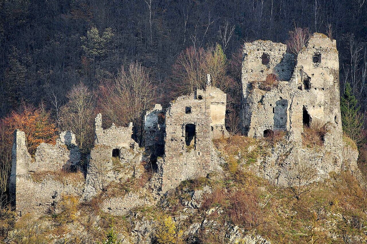 Starhrad Castle Ruins — Slovakia castle