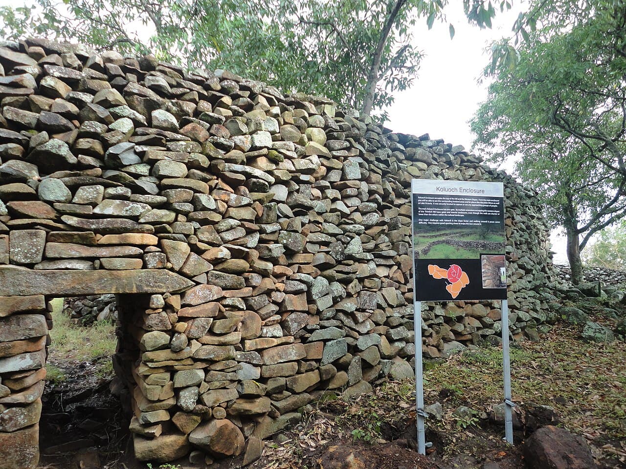 Thimlich Ohinga — Kenya castle