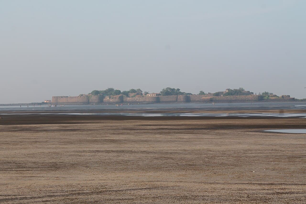 Kolaba Fort — India castle