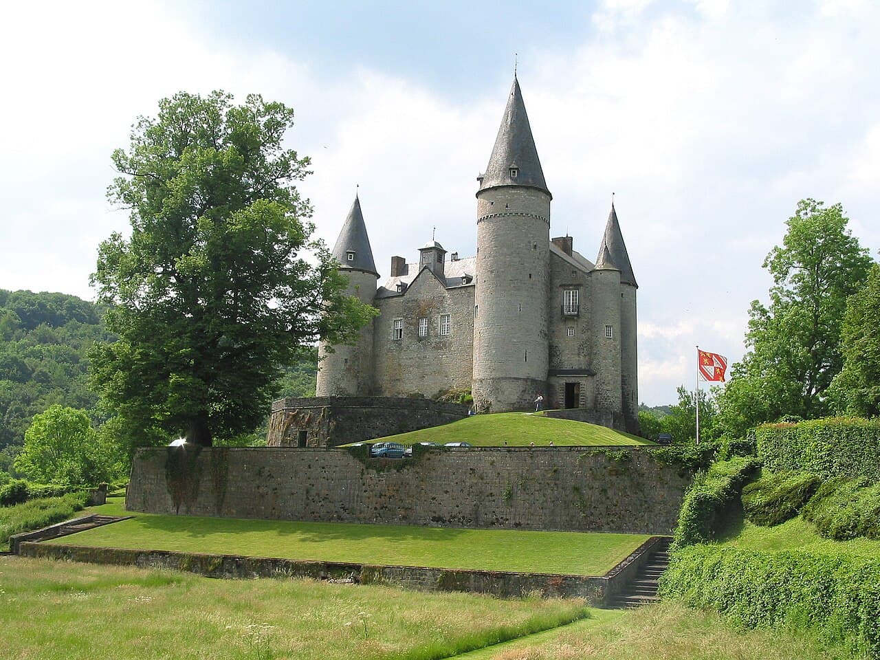 Castle of Veves — Belgium castle