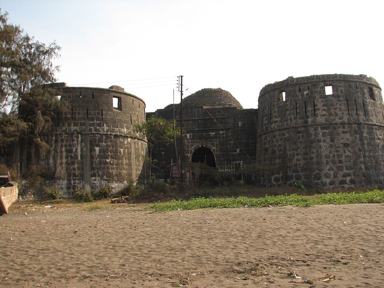 Arnala Fort — India castle