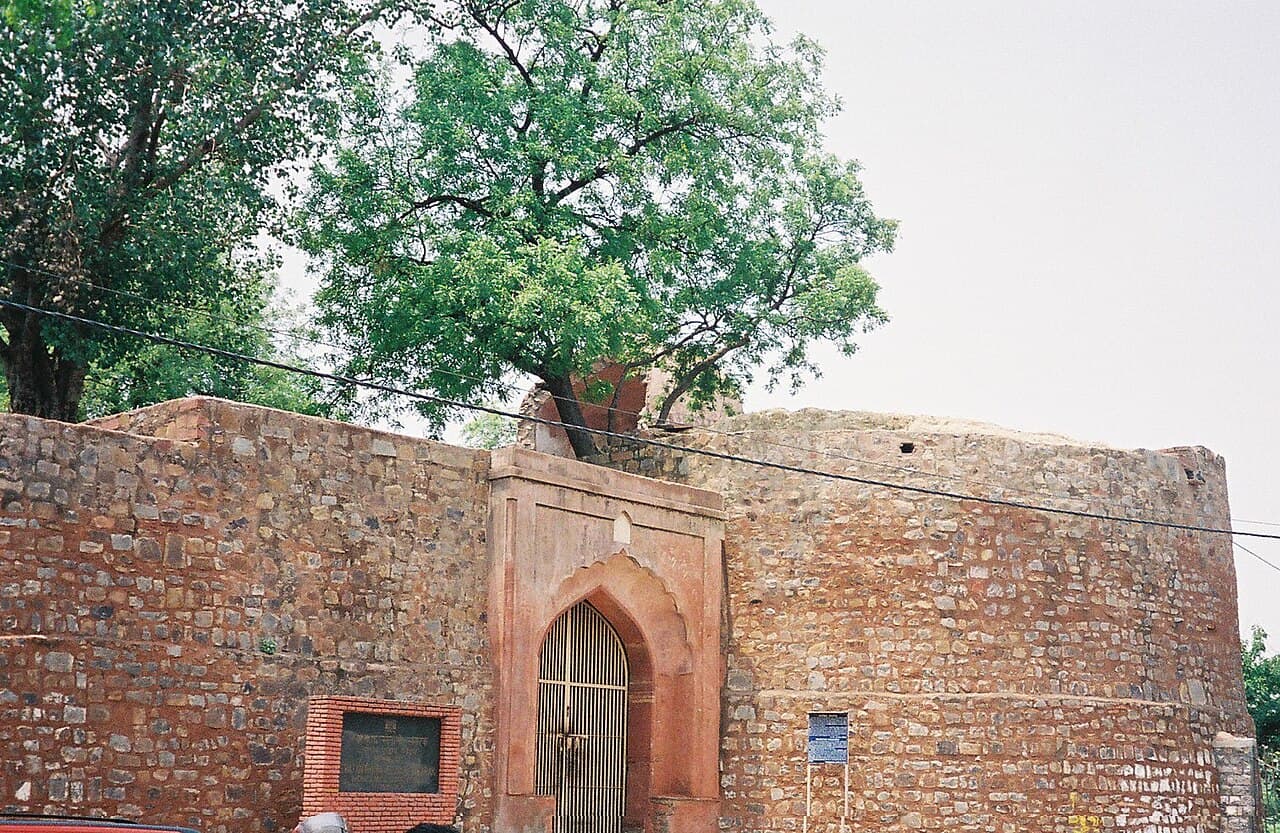 Salimgarh Fort — India castle
