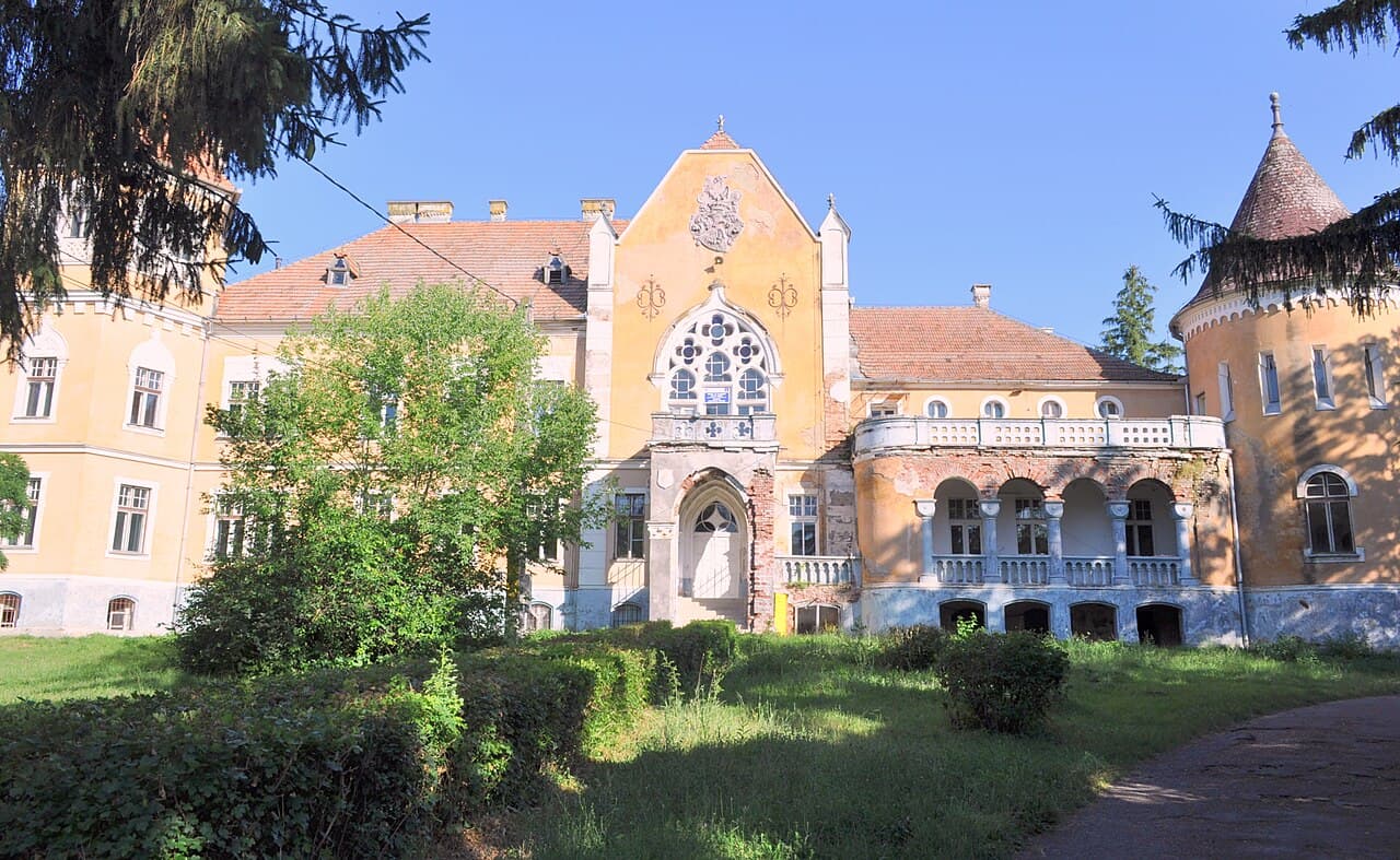 Castelul din Zau de Câmpie — Romania castle