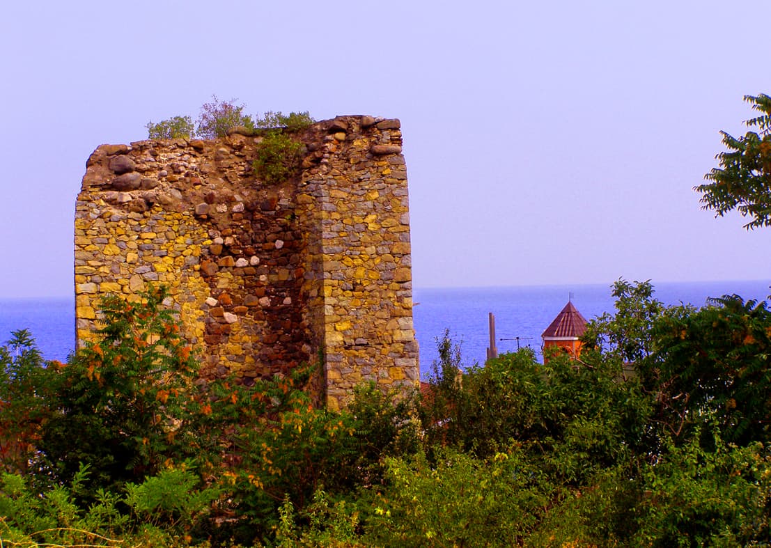Aluston Fortress — Ukraine castle