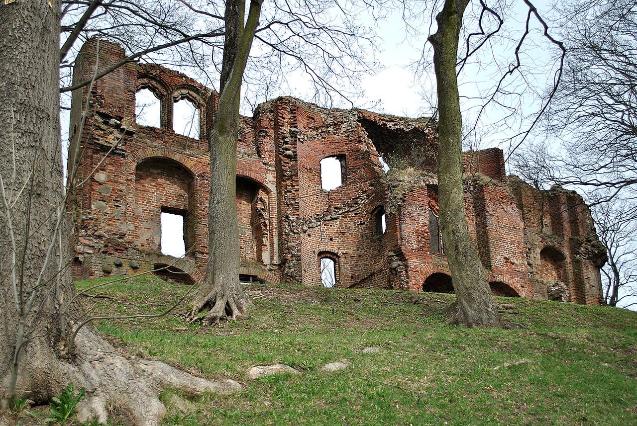 Dobra Castle — Poland castle
