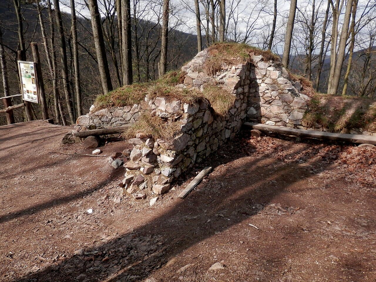 Obišovský hrad — Slovakia castle