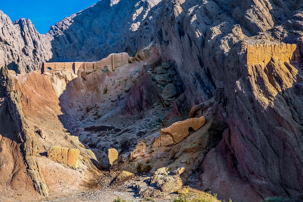 Ostanavand Castle — Iran castle