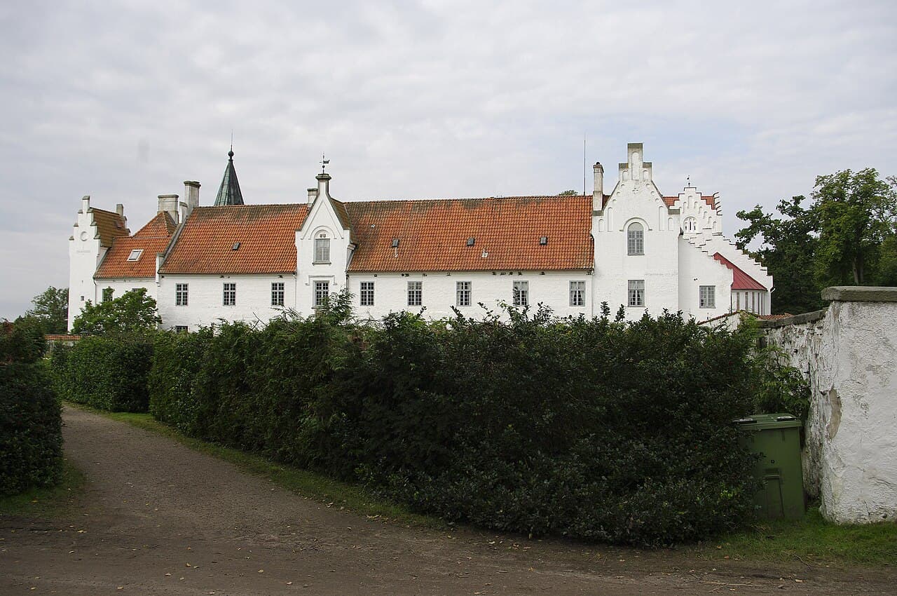 Bosjökloster — Sweden castle