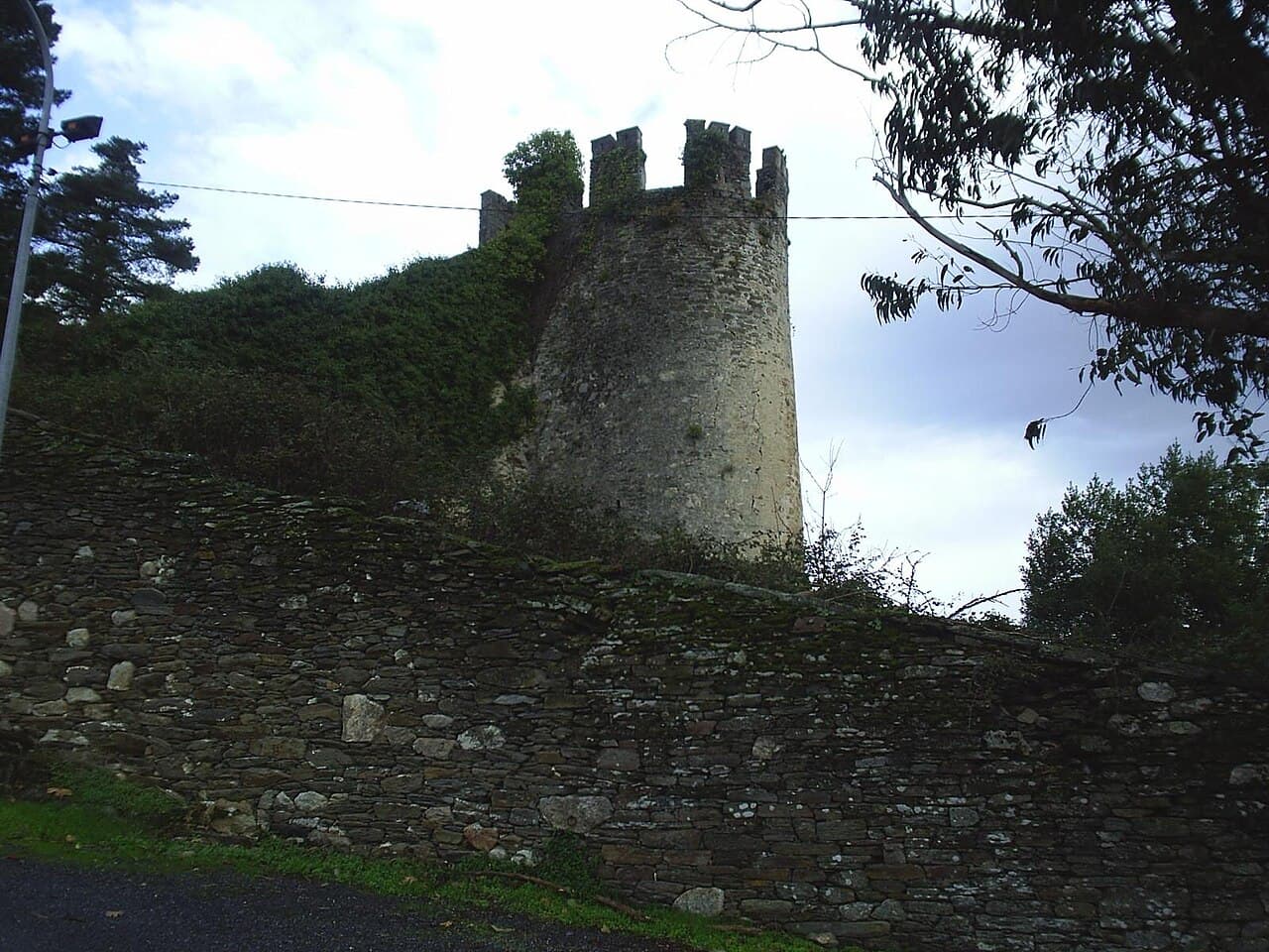 Fortaleza de Sarria — Spain castle