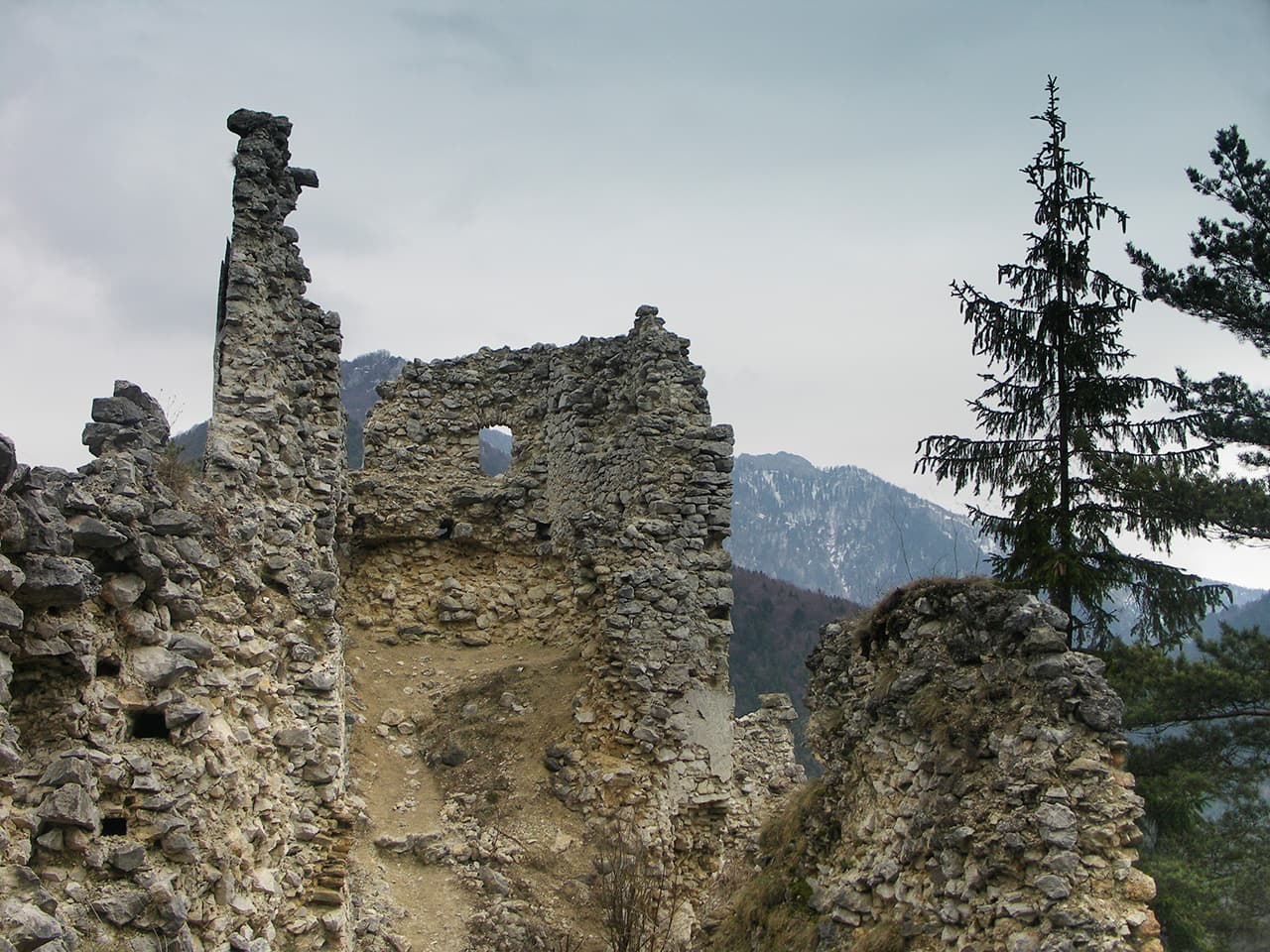 Blatnica — Slovakia castle