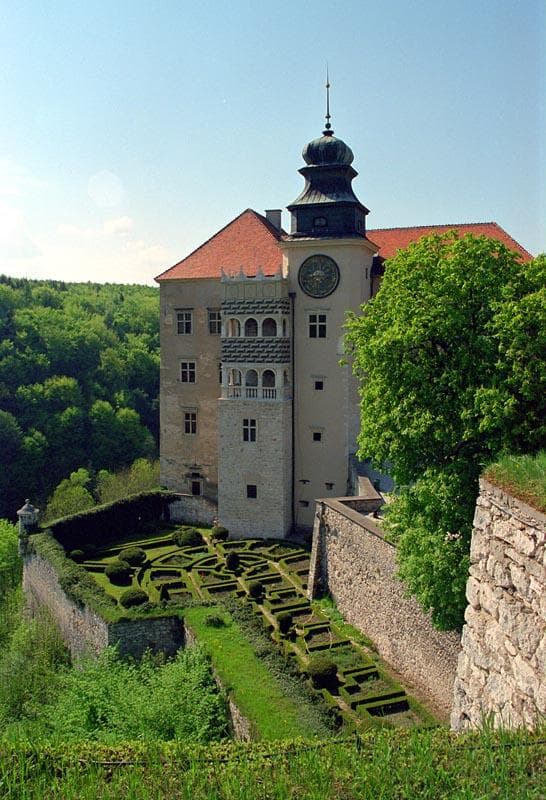 Pieskowa Skała — Poland castle