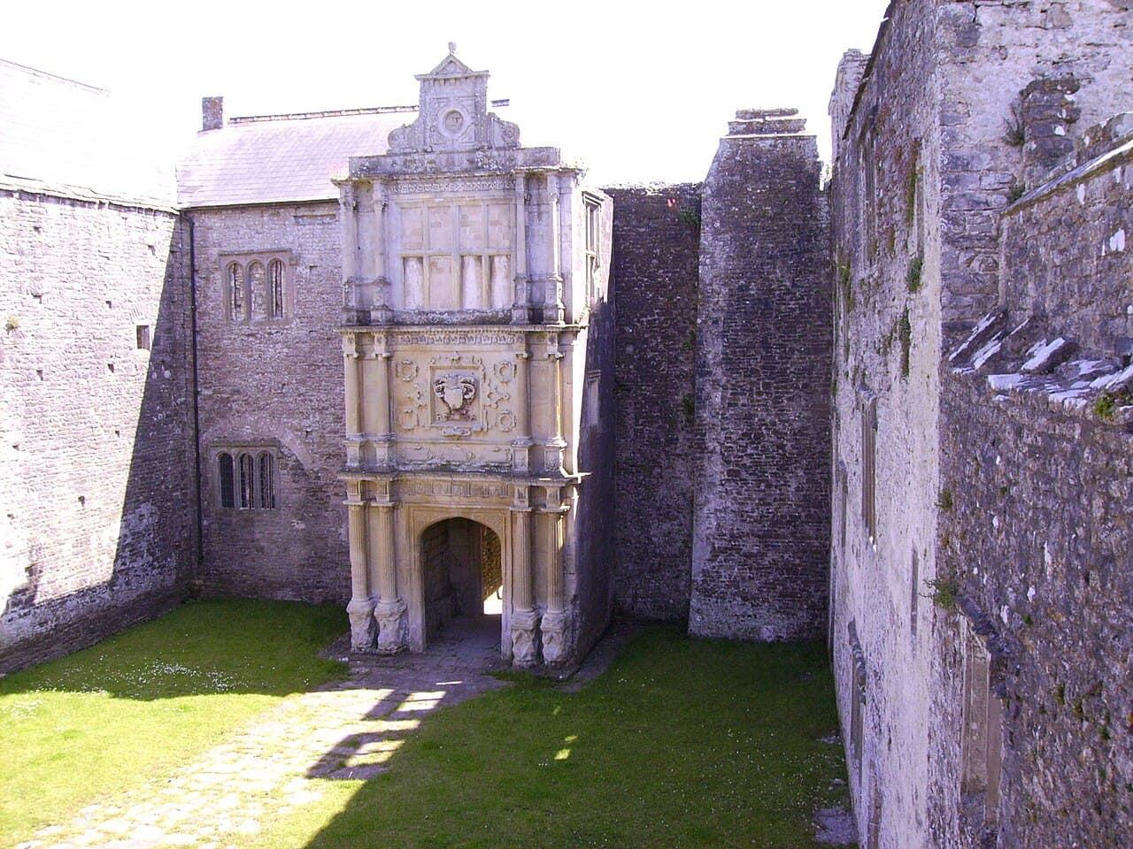 Old Beaupre Castle — United Kingdom castle