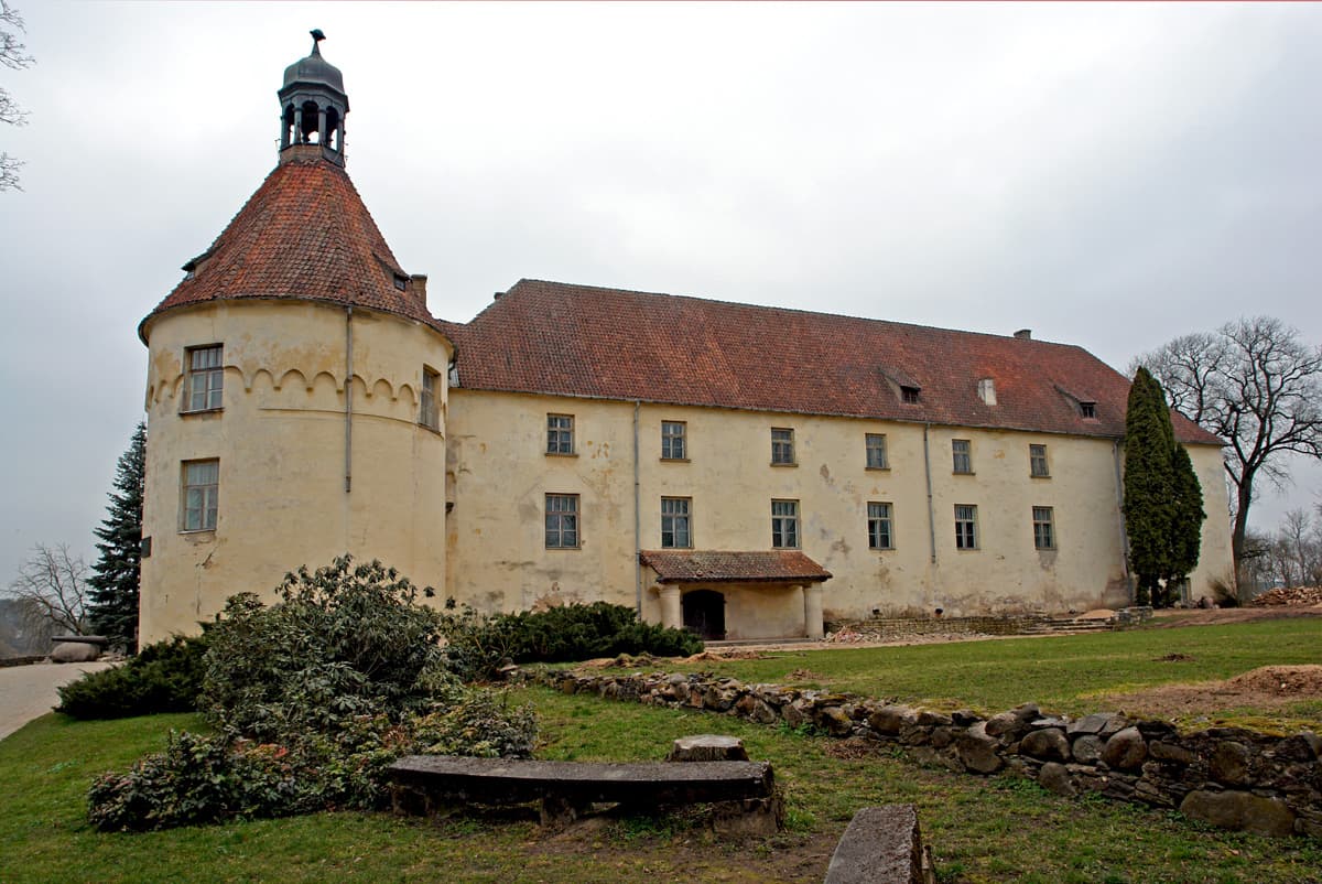 Jaunpils — Latvia castle