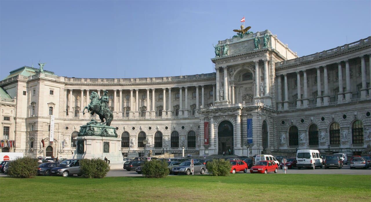 Äußeres Burgtor Vienna — Austria castle
