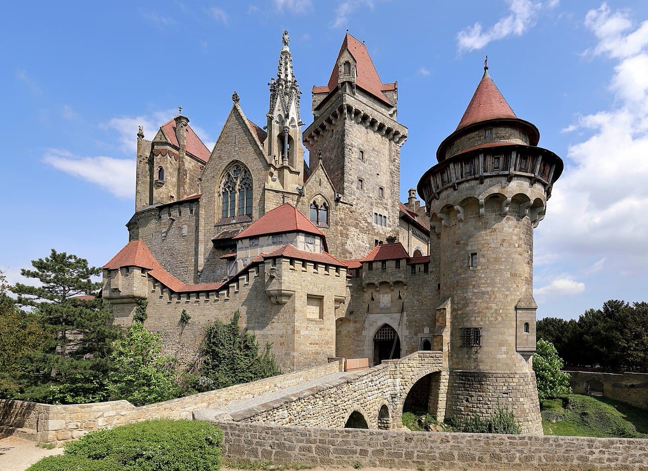 Burg Kreuzenstein — Austria castle