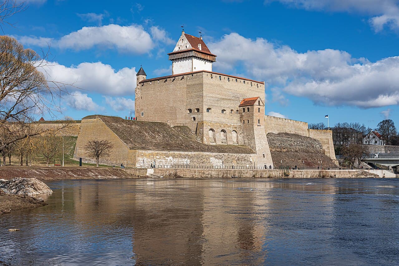 Narva Lenin — Estonia castle