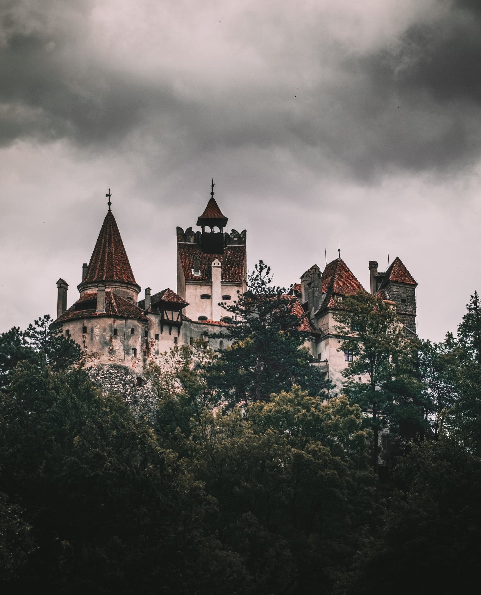 7 haunted castles with terrifying real ghost stories