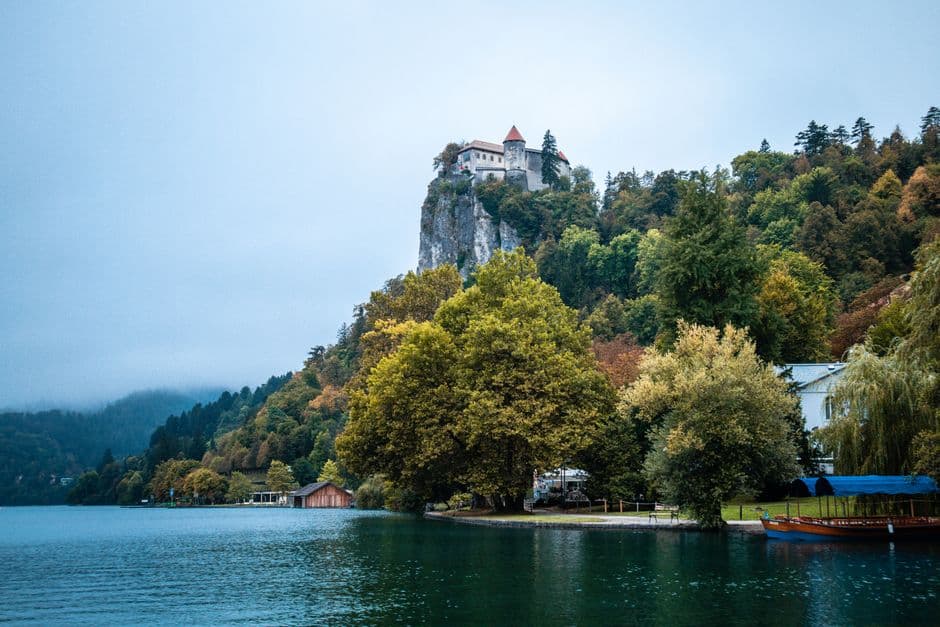 Castles built on impossible places: 12 fortresses perched on cliffs
