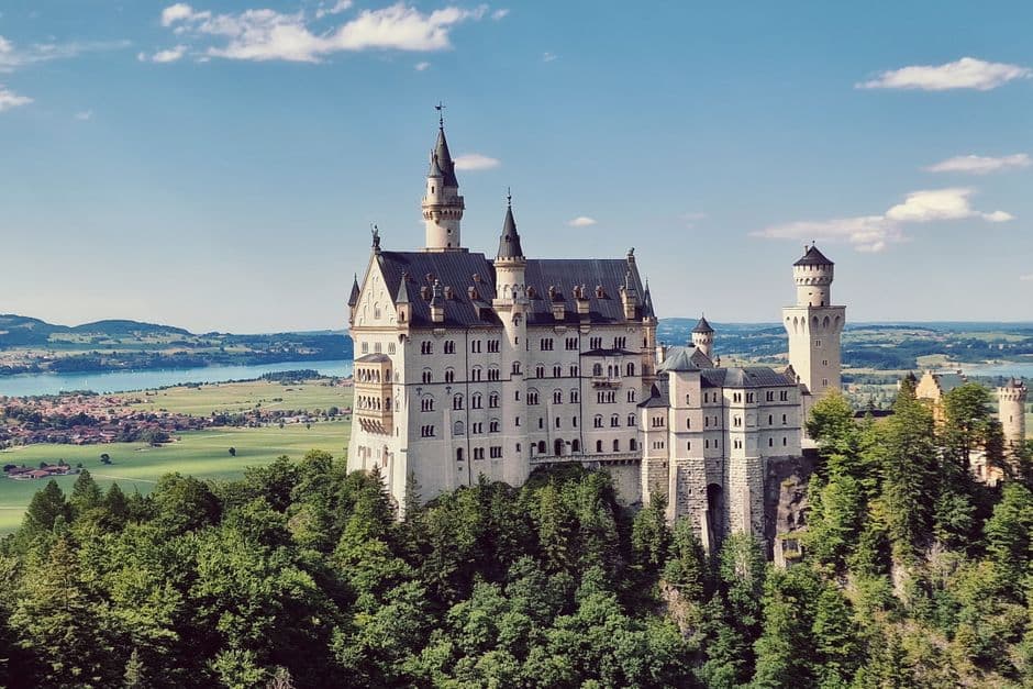 Castles by country in 2026: which nations really rule the world of castles?