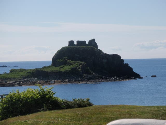 Dunyvaig Castle — United Kingdom castle
