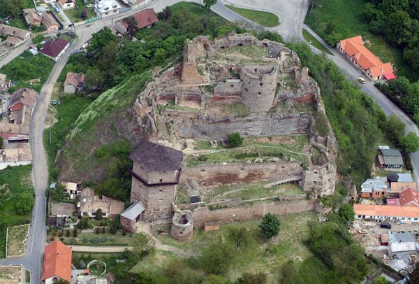 Fil'akovo Castle Ruins — Slovakia castle