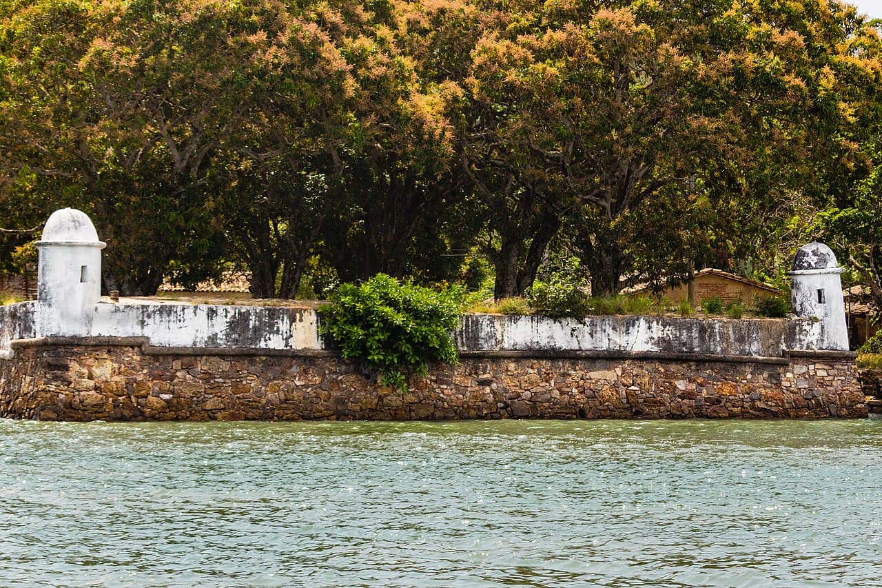 Fort of the Holy Cross (São Roque do Paraguaçu) — Brazil castle
