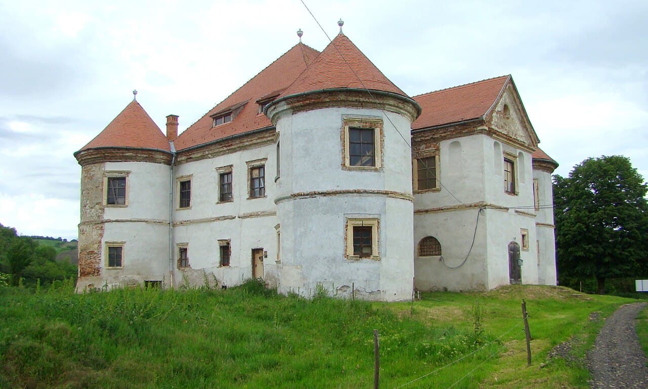 Castle of Magyarózd — Romania castle
