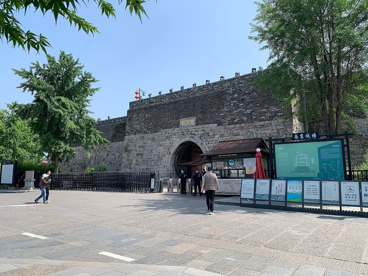 Zhonghua Gate — China castle