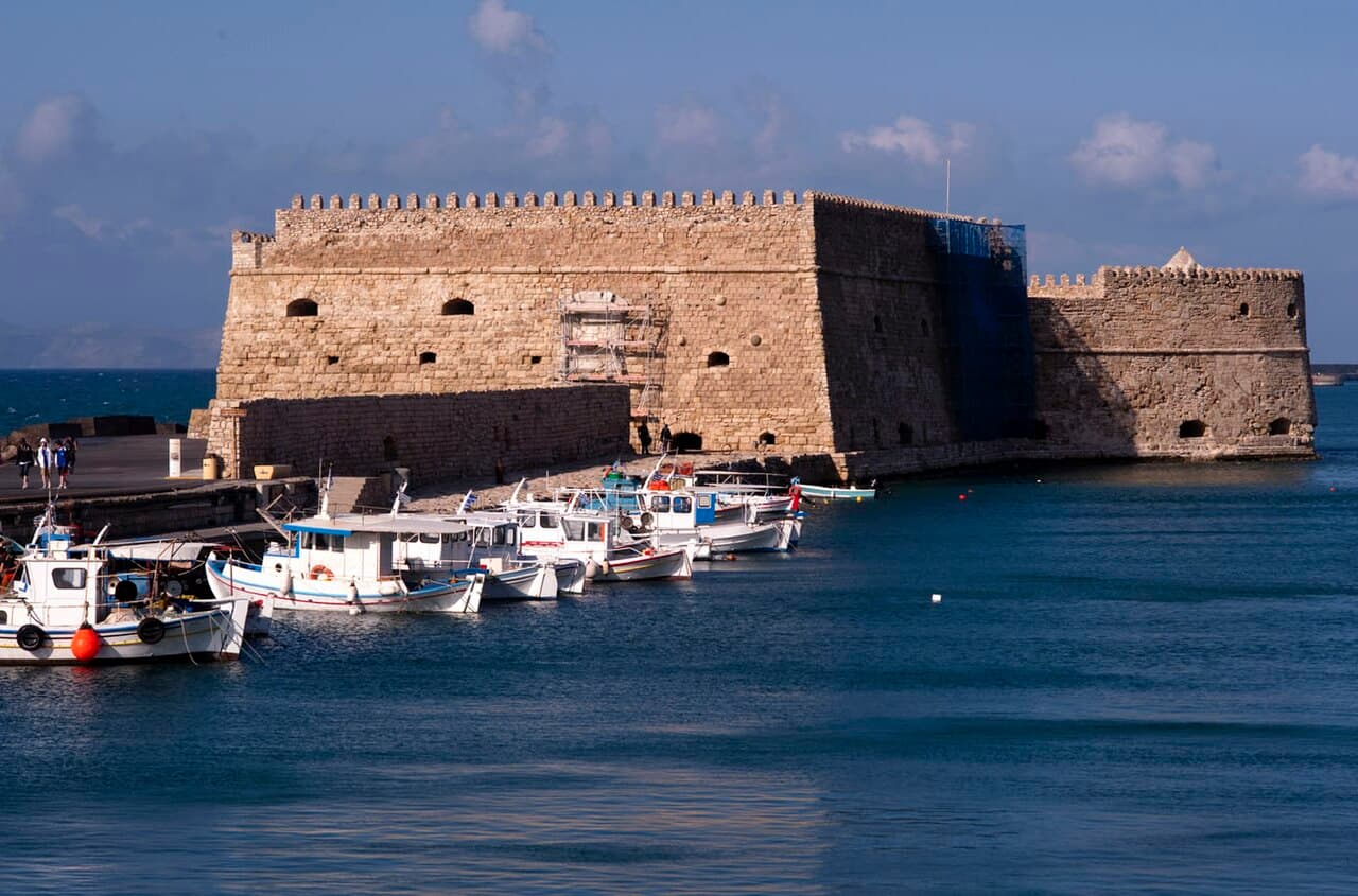 Rocca a Mare — Greece castle