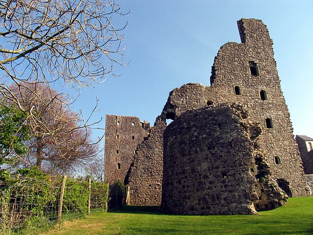 Oxwich Castle — United Kingdom castle
