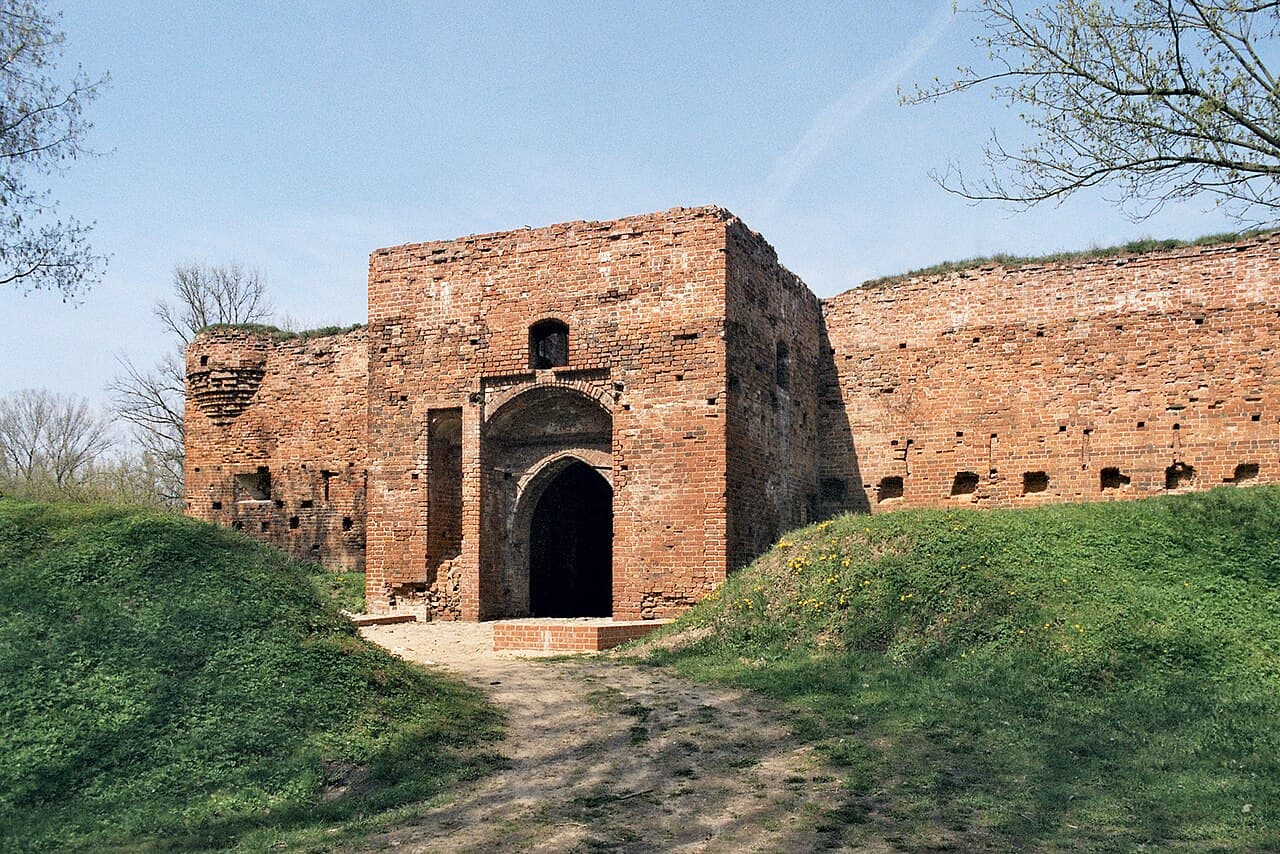 Dybów — Poland castle