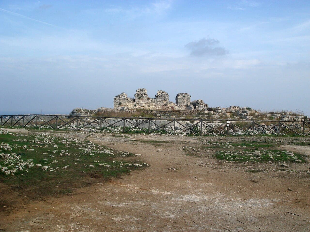 Euryalus Fortress — Italy castle