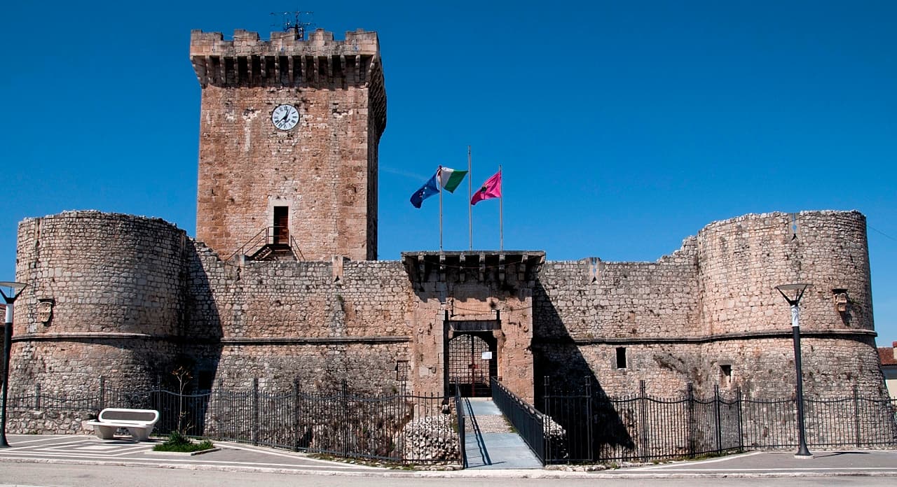 Piccolomini Castle (Ortucchio) — Italy castle