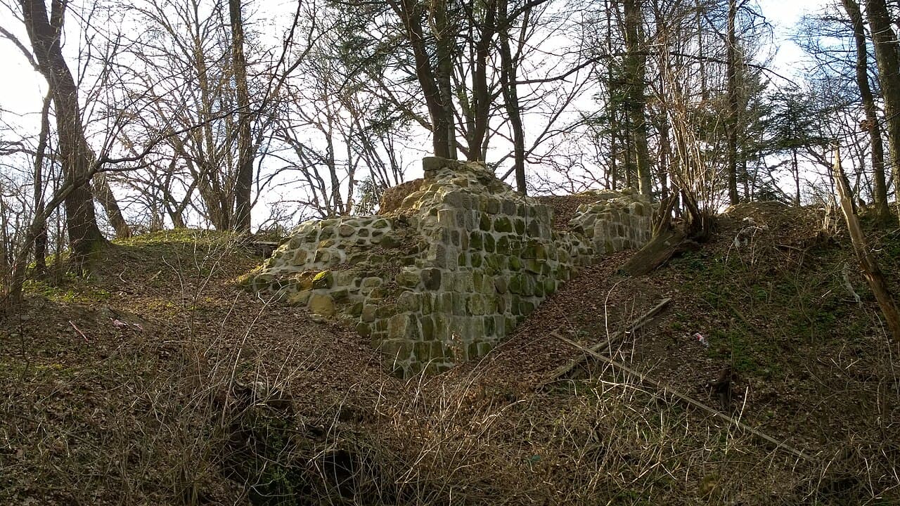 Zamek Golesz in Krajowice — Poland castle