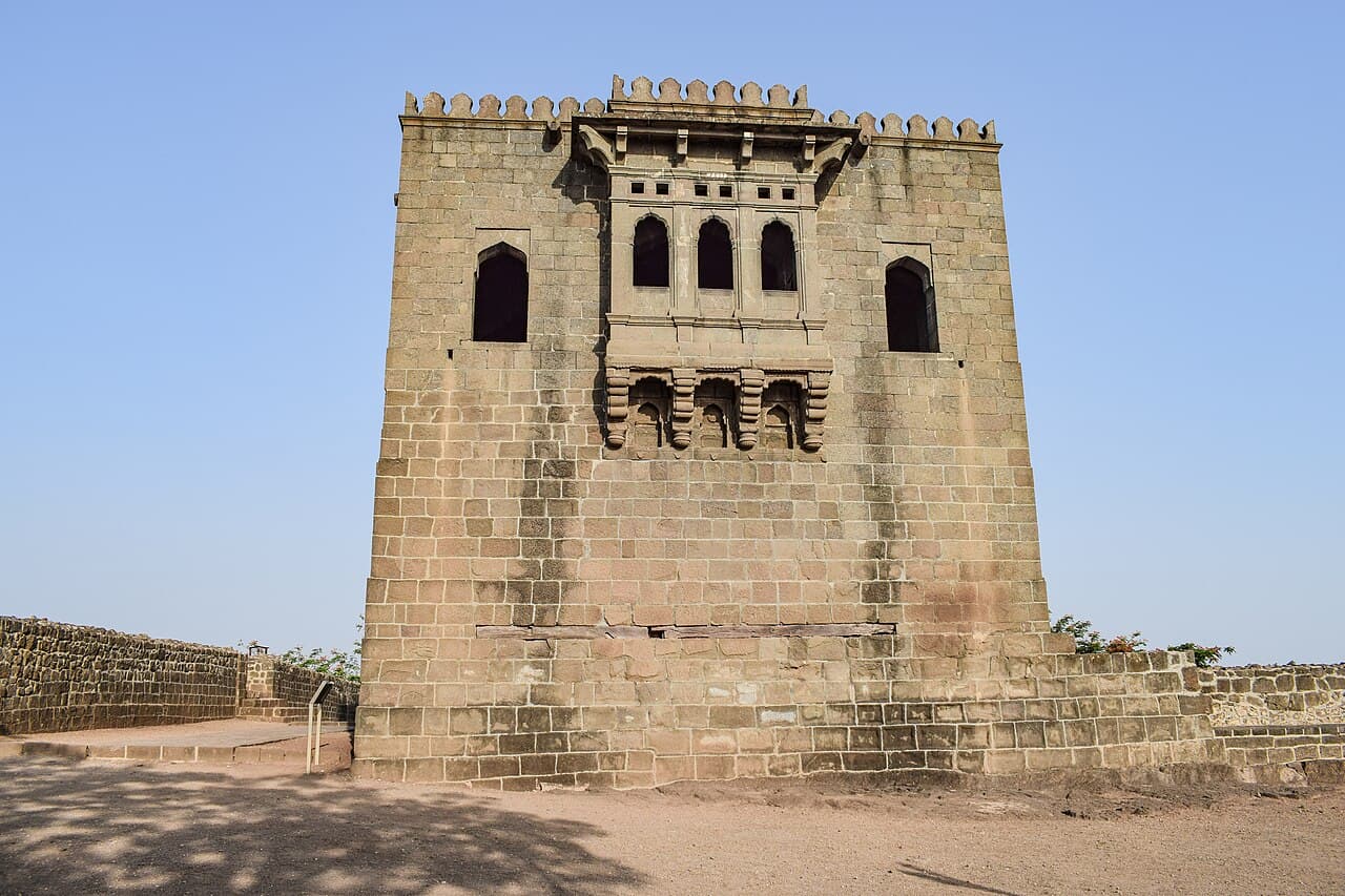 Shivneri Fort — India castle