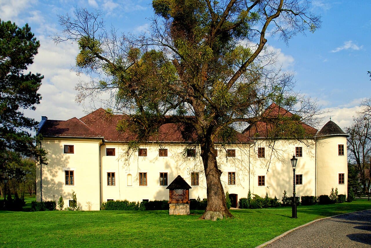 Melczer Mansion in Alsókéked (Kéked) — Hungary castle