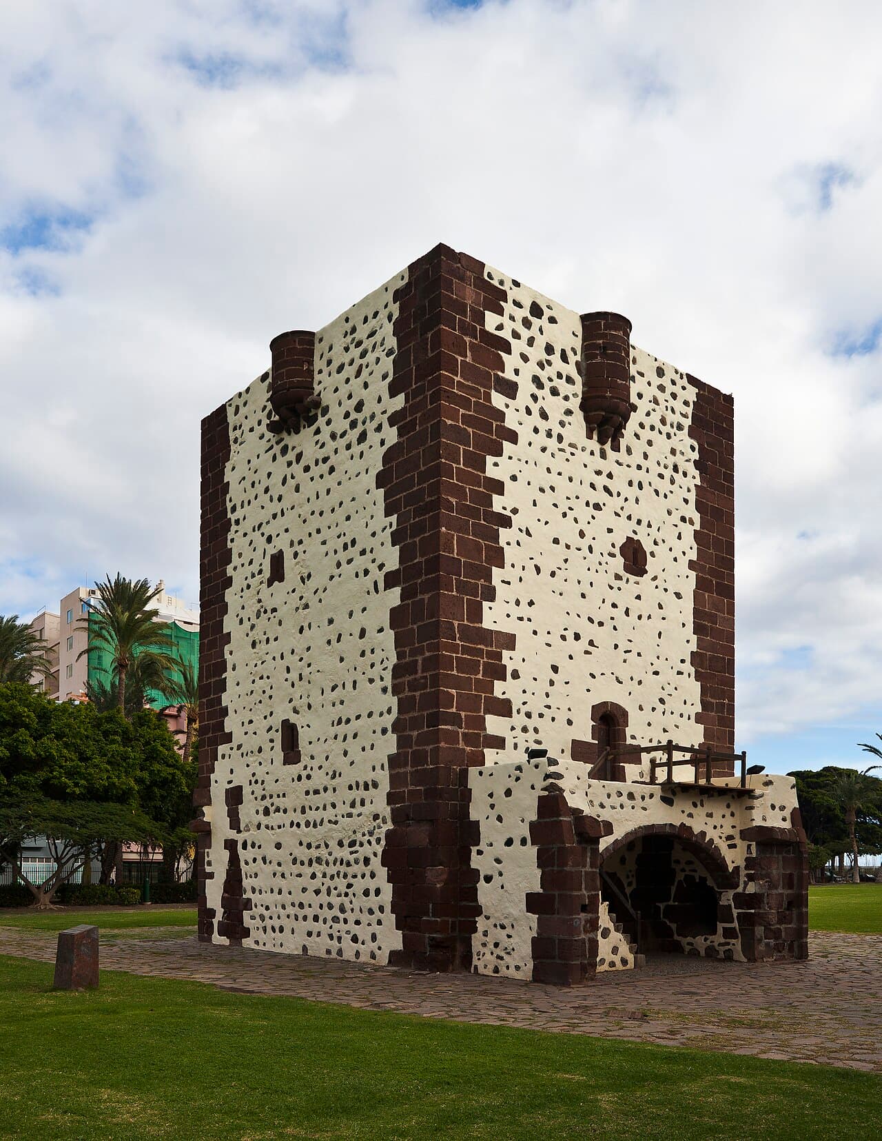 Torre del Conde — Spain castle