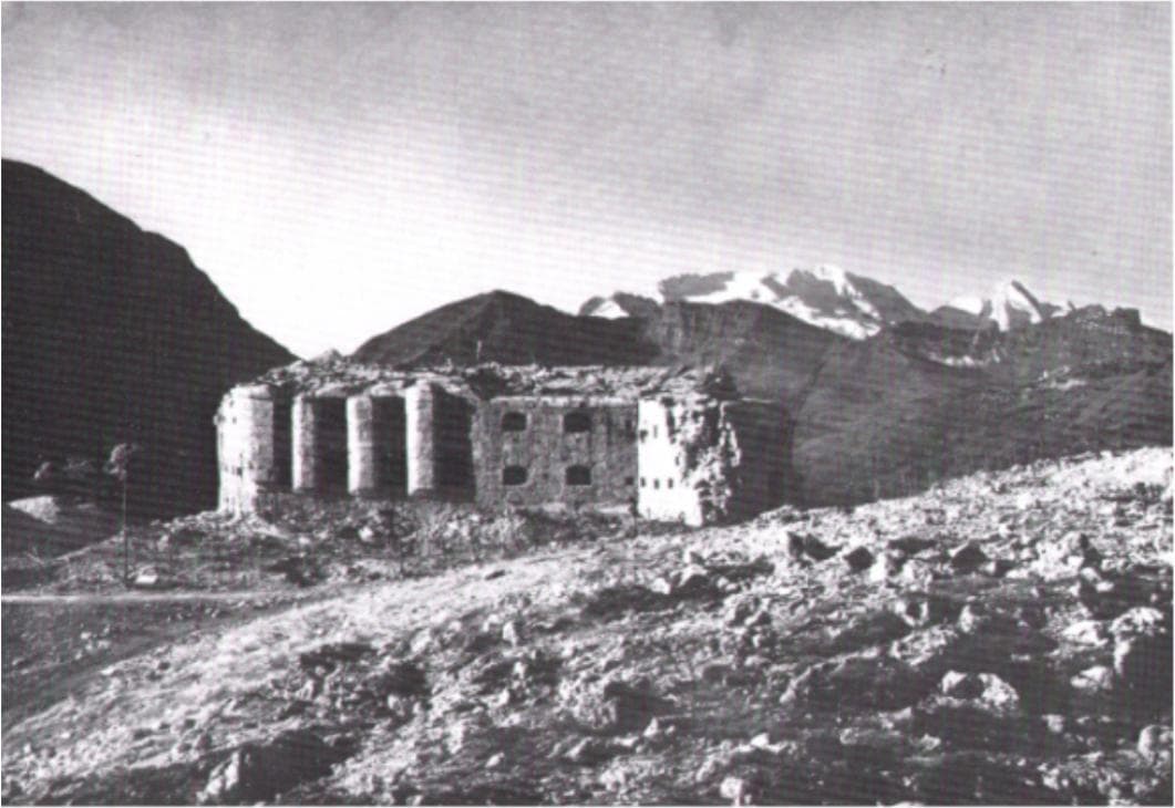 Forte Tre Sassi — Italy castle
