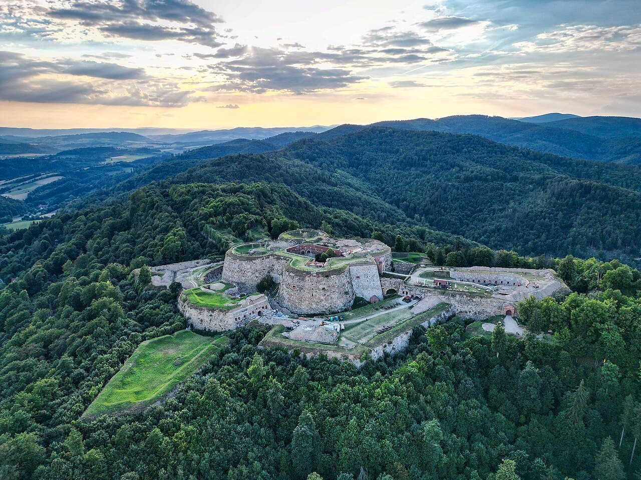 Srebrna Góra Fortress — Poland castle