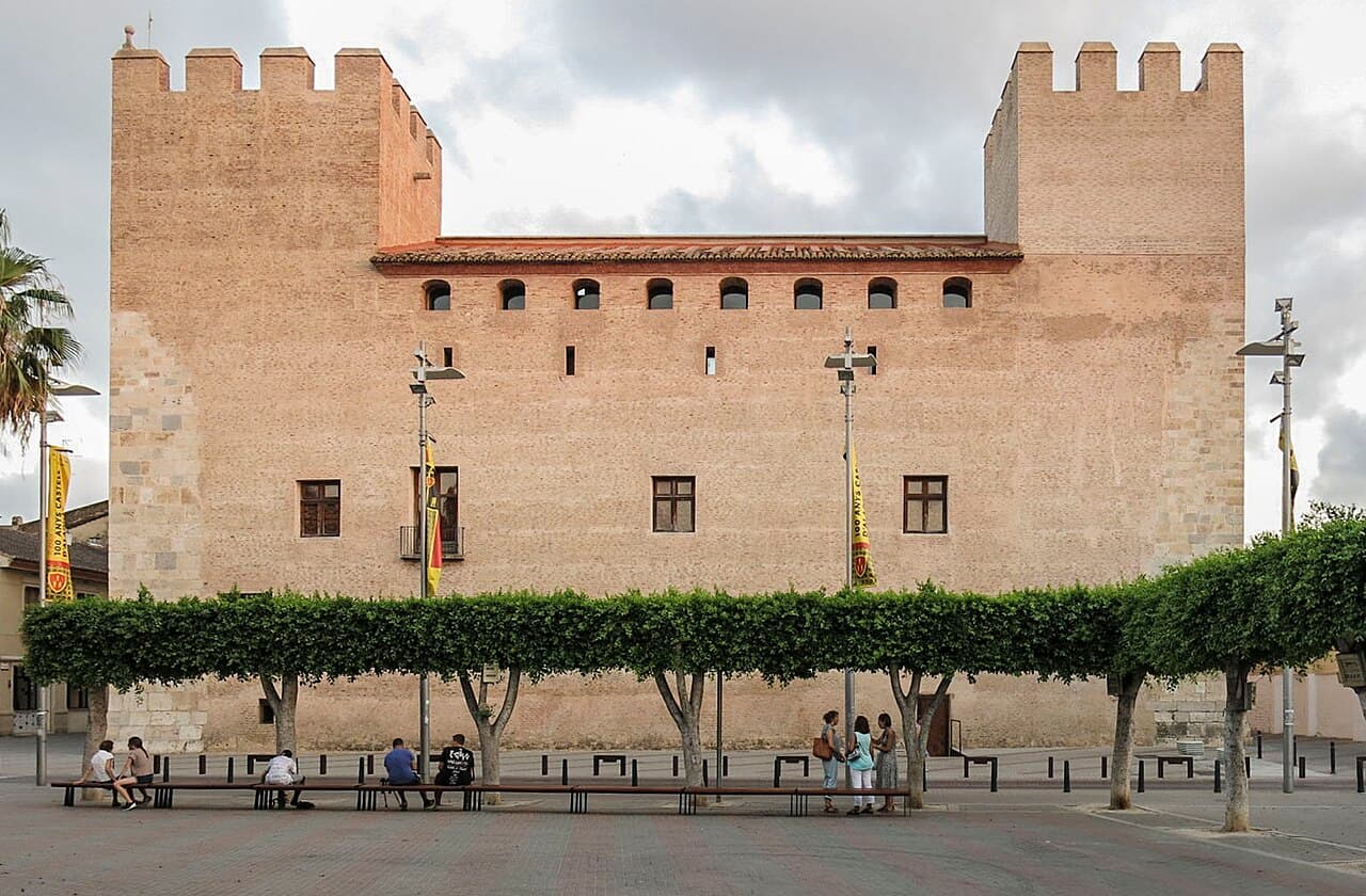 Castell-Palau dels Aguilar — Spain castle